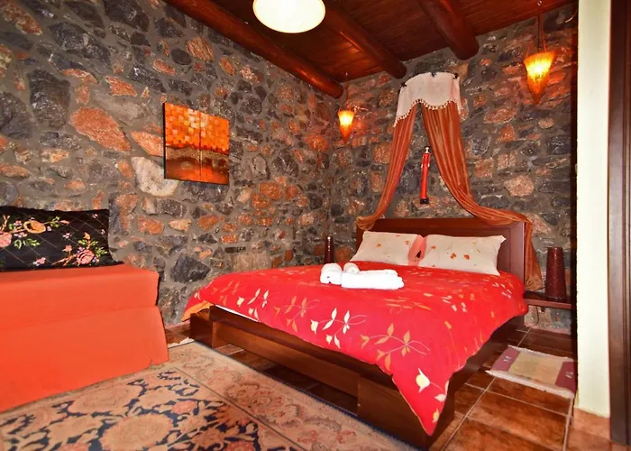 Вилла Luxurious At The Village Square *