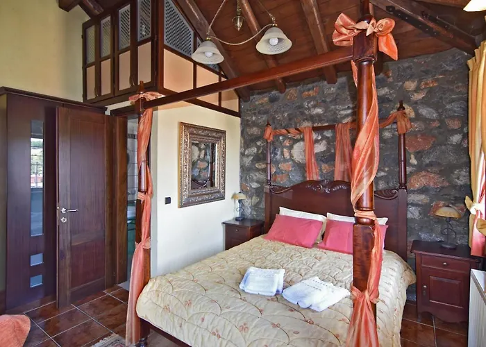 Luxurious At The Village Square *